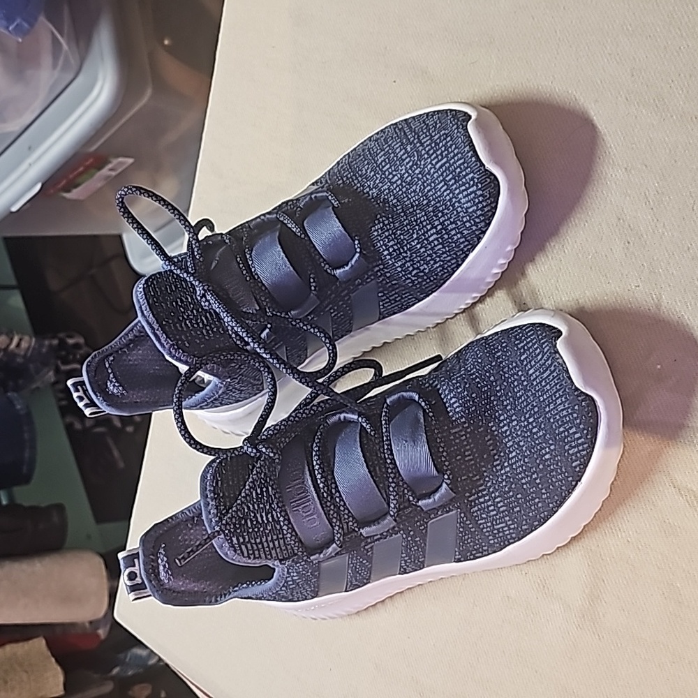 Adidas Youth Size 4 Worn Once